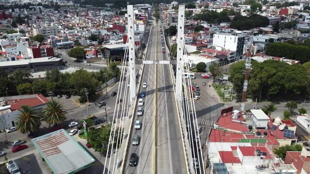 Toma aerea de la cuidad de puebla, puente vehicular