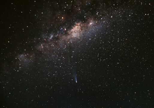 Halley's Comet, 21 March 1986, wide field view with Milky Way