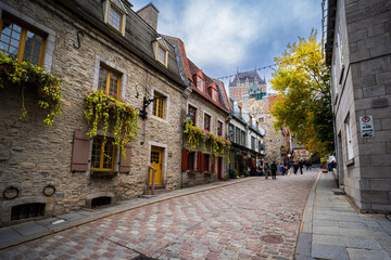 The pedestrian streets of Cartier Champlain make live the experience of the old city of Quebec, they are filled with shops of all kinds to please tourists.