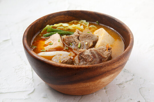 Freshly cooked Filipino food called Beef Kansi