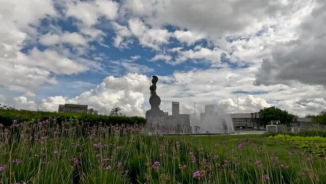 glorieta water fountain minerva in guadalajara jalisco, video from the plants that decorate the glorieta