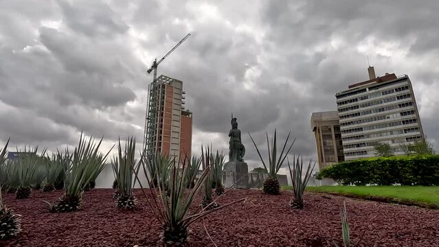 glorieta water fountain minerva in guadalajara jalisco, video from the plants that decorate the glorieta