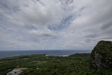 沖縄の空と海と植物