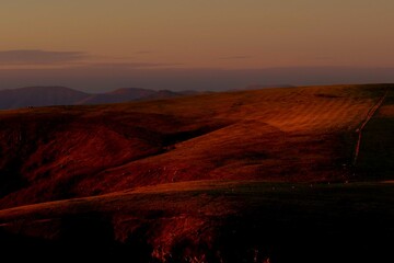 levé de soleil sur les crêtes vosgiennes
