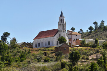 Fototapeta na wymiar Eglise dans un village dans le centre de Madagascar