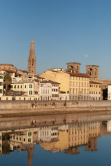Obraz premium Buildings over the channel in Florence