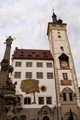 Fototapeta na wymiar Würzburger Blickfang; Grafeneckart und Vierröhrenbrunnen