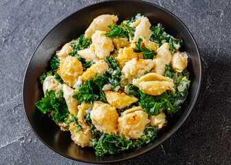 cheesy baked pasta with green leafy kale