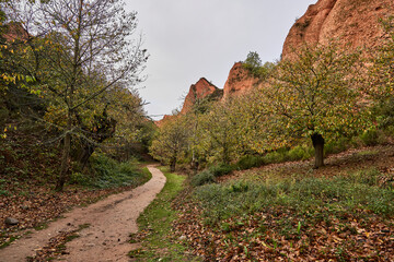 Viejo camino de la explotación minera romana en las Médulas (Castilla y León)