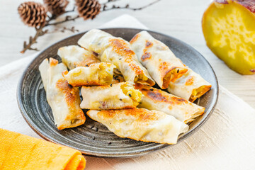 フライパンで焼いたシューマイの皮包み