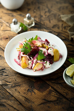 Beetroot salad with apple and goat cheese