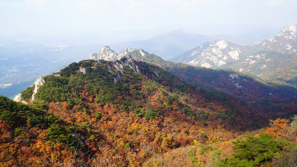 Fototapeta na wymiar The peaks of Bukhansan Mountain in autumn, Wonhyo, Uisangbong, and Baegun.