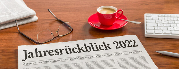  Zeitung auf Schreibtisch - Jahresrückblick 2022