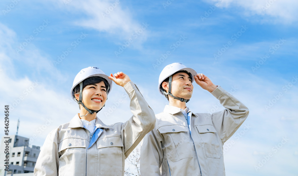 Aufkleber 青空を見上げるエンジニア　作業員　建設　産業