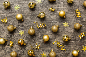 Christmas composition. a pattern of christmas balls on colored background. Flat lay, top view New year decor