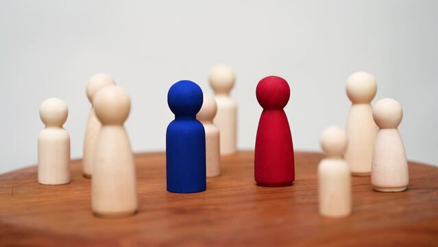 Systemisch, Familientherapie, Konzept, Psychotherapie Holzfiguren stehen f&uuml;r Menschen, Team, Familienaufstellung, Business, Position