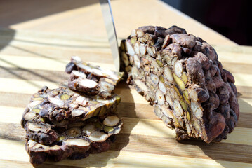 panpepato, artigianale, frutta secca, mandorle, noci, nocchie, pistacchi, mosto, arance, limoni, canditi