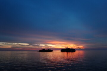 Obraz premium A photo of two islands in the sea