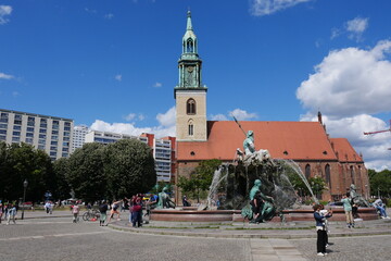 Marienkirche und Neptunbrunnen in Berlin