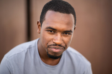 Obraz premium Closeup of handsome young african american guy