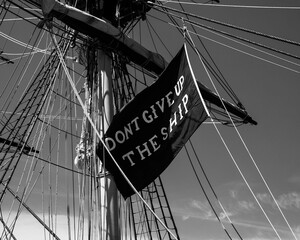 don't give up the ship flag in ships rigging