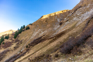 Kleine Herbstwanderung durch die schöne Landschaft im Allgäu bei Oberstdorf - Bayern - Deutschland