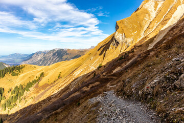 Kleine Herbstwanderung durch die sch&ouml;ne Landschaft im Allg&auml;u bei Oberstdorf - Bayern - Deutschland