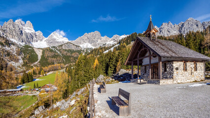 Fototapeta premium Der Almsee in der Hofalm in Filzmoos