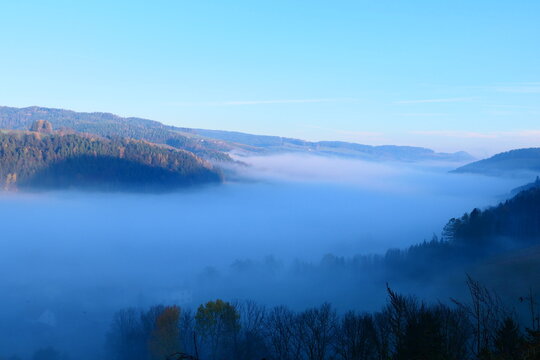Nebelmeer durchflutet die Bucklige Welt