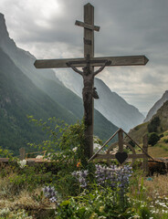 Fin de journ&eacute;e au cimeti&egrave;re de La Grave, Hautes-Alpes, France