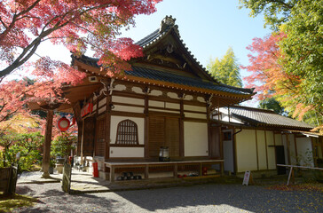 秋の赤山禅院　地蔵堂と紅葉　京都市左京区修学院