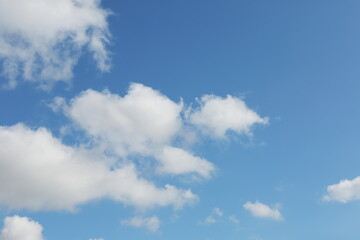 Fototapeta premium Harmony of blue sky and white clouds