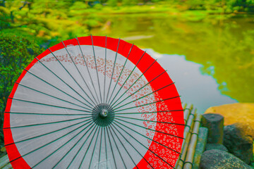 赤と白の和傘