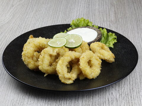 calamari with tartar sauce and lemon