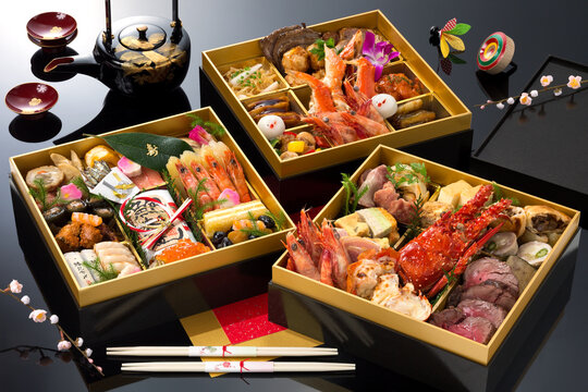お正月の豪華なおせち料理・和食	