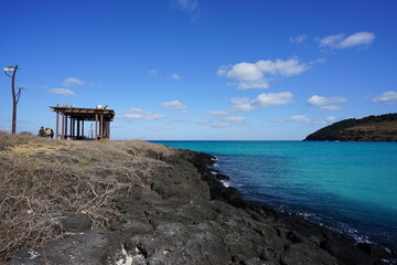 Fototapeta na wymiar beautiful view with rock beach and island