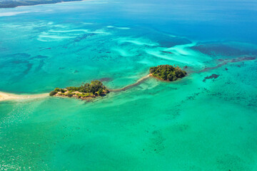 透明度抜群のビーチを上空から眺める　タイ・マーク島