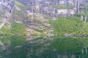 Gespiegelter Fjord