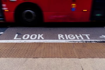 Foto auf Glas Look right in London and Red Bus © Angel Santana
