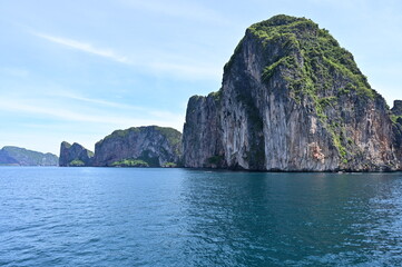 Naklejka premium Take a boat trip to Phi Phi to see the scenery around the island at Phuket ,Thailand.