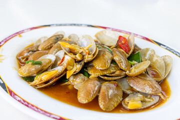 Fry clam with basil sauce dish