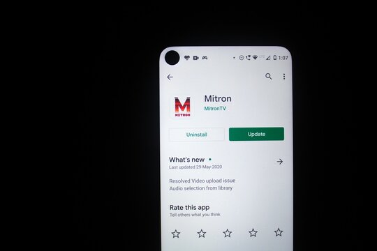 Indian app Mitron at Google Play Store, Dark Background