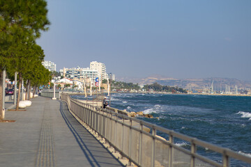 Fototapeta premium Deptak nadmorski w Larnace na Cyprze