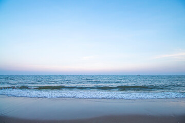 Fototapeta na wymiar Beautiful sea and sandy beach in the evening.