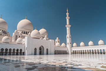 Angled mosque in Abu Dhabi