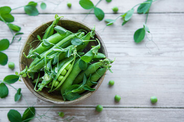 Bowl with sweet pea pods