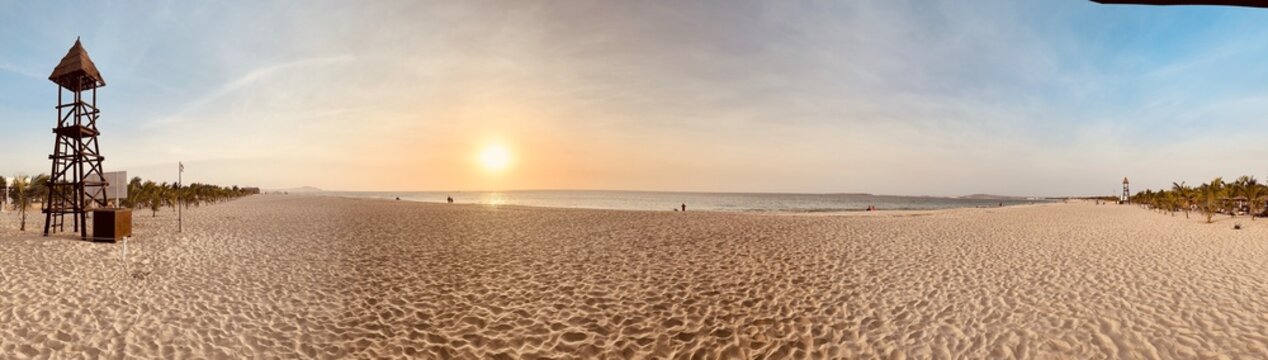 Couch&eacute; de soleil sur la place de Boa Vista