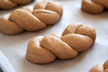 Praparation of plaited bread buns from whole grain spelt flour