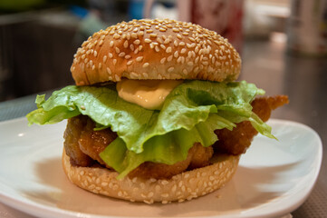 チキンバーガー