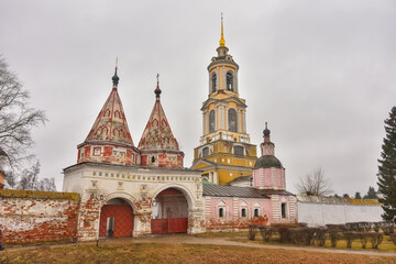 Fototapeta na wymiar Suzdal / Russia - March 08, 2020: Chapel of Deposition of the Convent